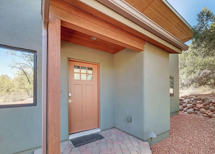 Holiday home Chic Retreat: 2 Mi To Cathedral Rock Trail! *