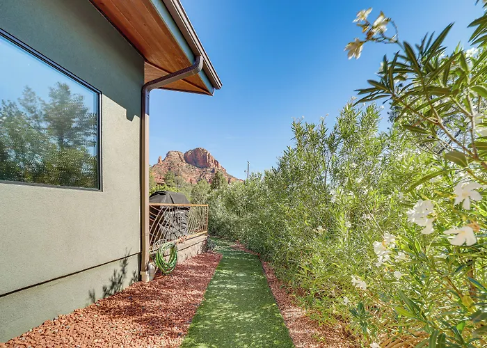 Chic Retreat: 2 Mi To Cathedral Rock Trail! Holiday home *